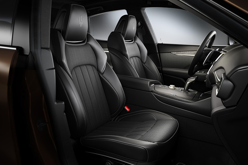 「レヴァンテ S Q4 グランスポーツ」