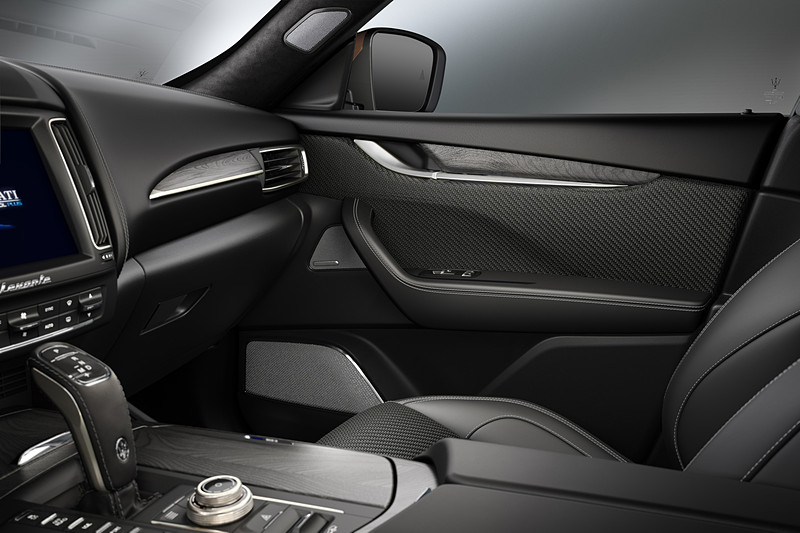 「レヴァンテ S Q4 グランスポーツ」