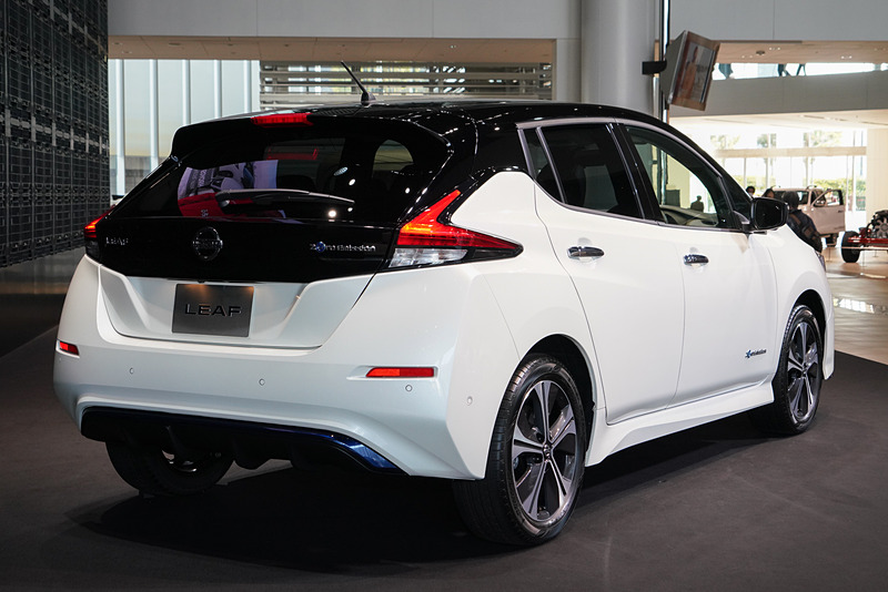 ブルーのリップスポイラーが「e＋」の特徴