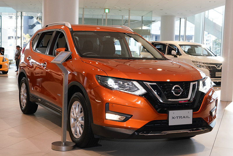 SUVの「エクストレイル」も使われた