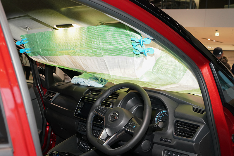 フロントウィンドウ内側の様子