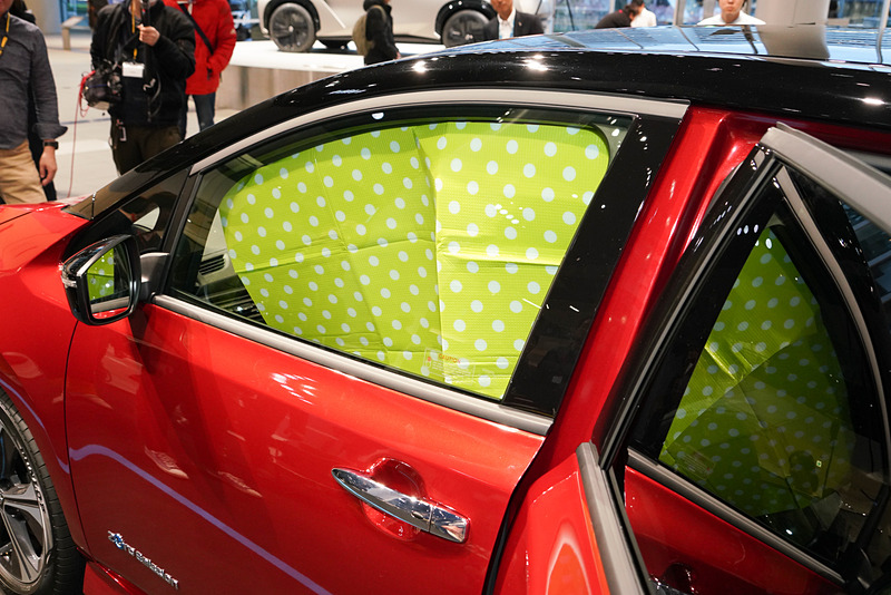 サイドウィンドウを外側から見たところ