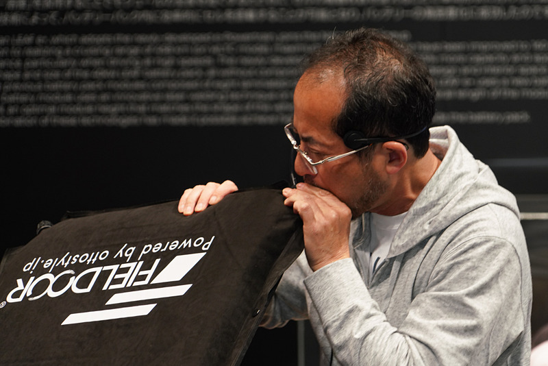 ある程度膨らんだらバルブ3か所を締め、1か所から空気を入れるとさらに膨らんでいく