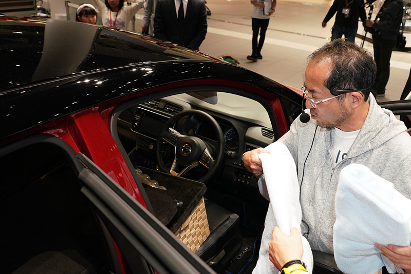 高さはタオルなどで微調整する