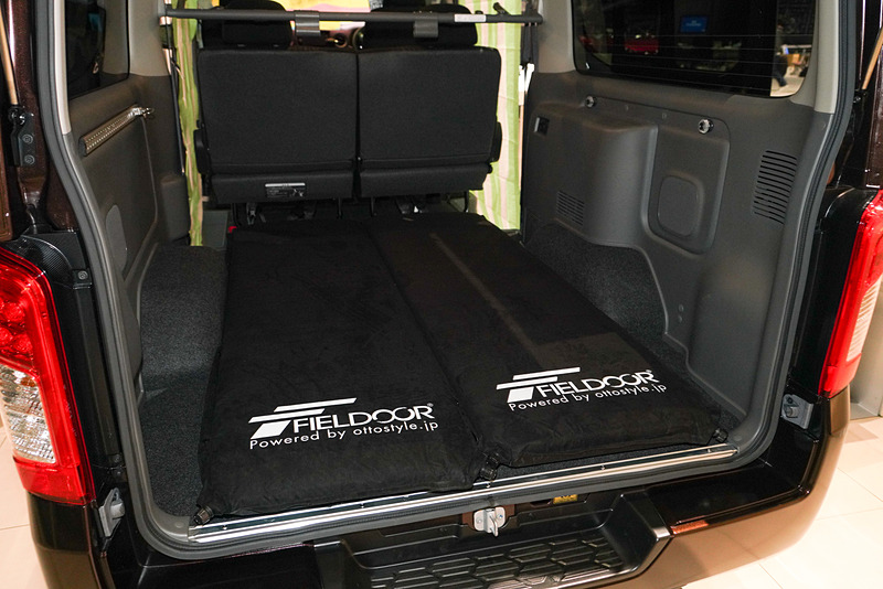 当然ながらキャラバンは余裕のラゲッジスペース