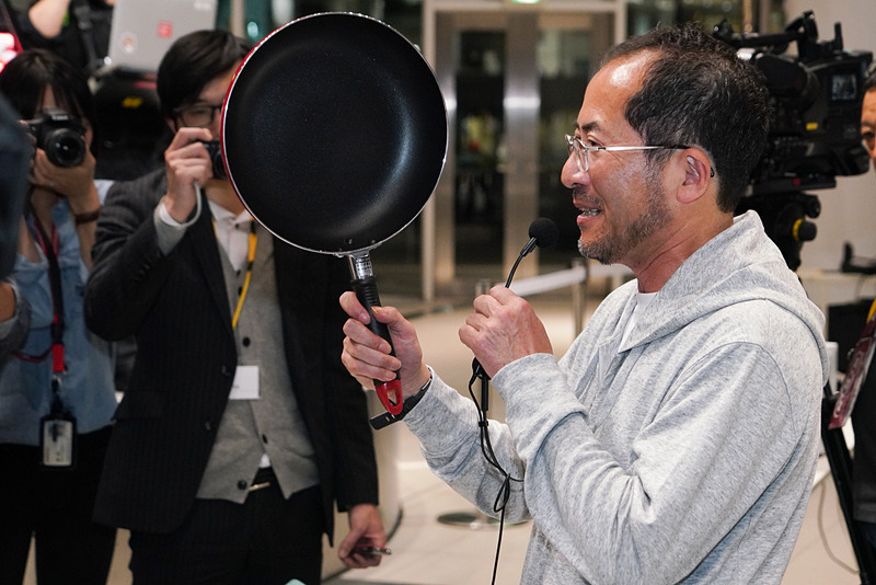 テフロン加工されたフライパンがもっとも使いやすいとのこと