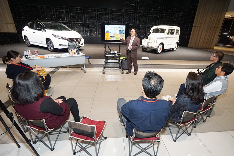 参加者は円陣を組む感じで座り講義を聞いた