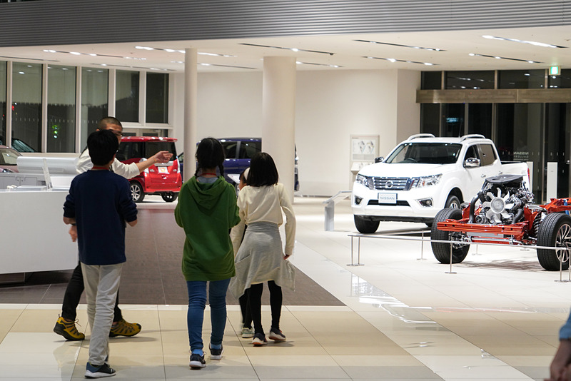 子供向けに、特別に夜のギャラリー案内も実施された