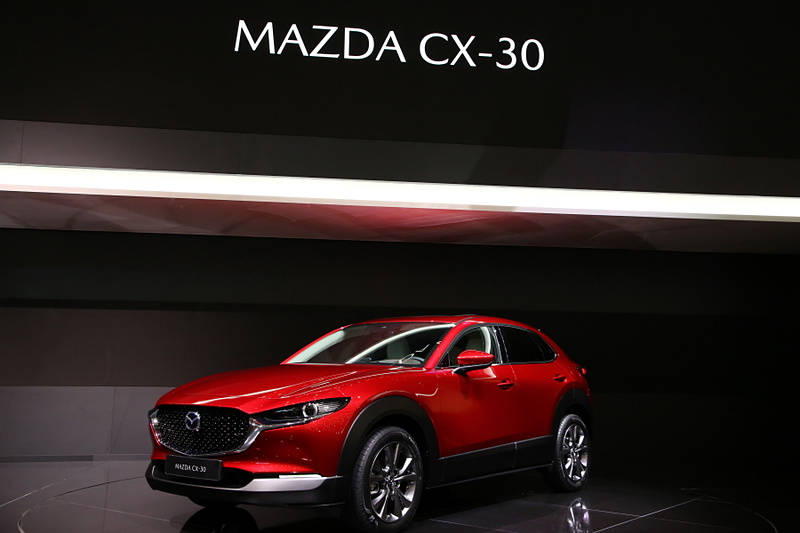 世界初公開された「CX-30」