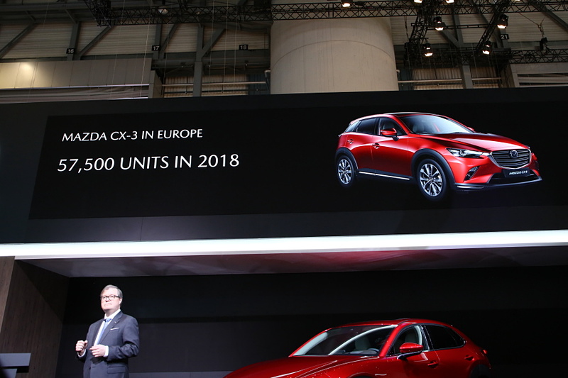 丸本代表取締役社長に続いて、マツダモーターヨーロッパGmbH 社長兼CEO 推進統括補佐 ジェフリー・H・ガイトンブランド氏が、欧州の販売状況とCX-30の解説を行なった