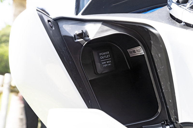 DC12Vソケットもある