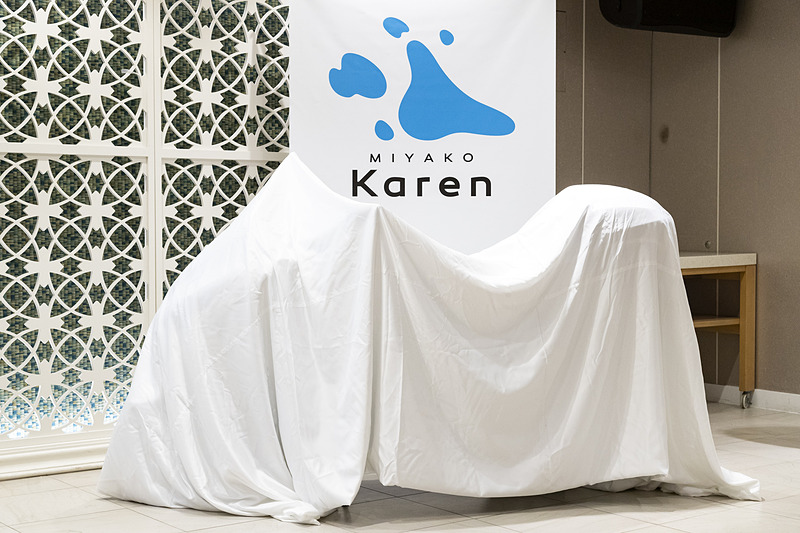 宮古カレン仕様のPCX エレクトリックをアンベール