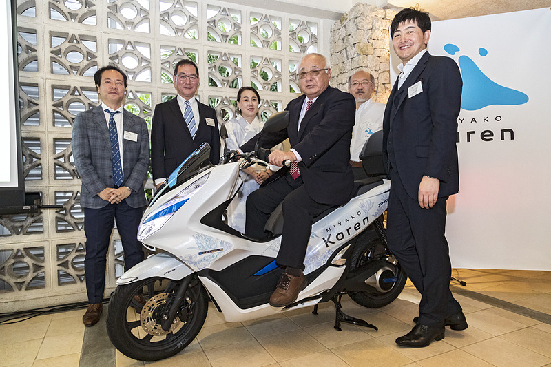 下地市長も交えたフォトセッション