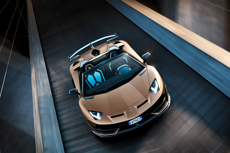 アヴェンタドール SVJ ロードスターの走行イメージ