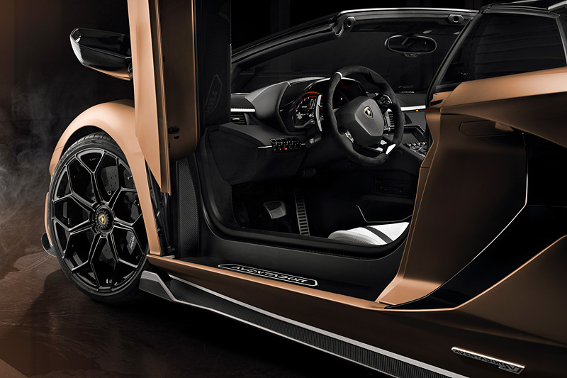 アヴェンタドール SVJ ロードスターのインテリア