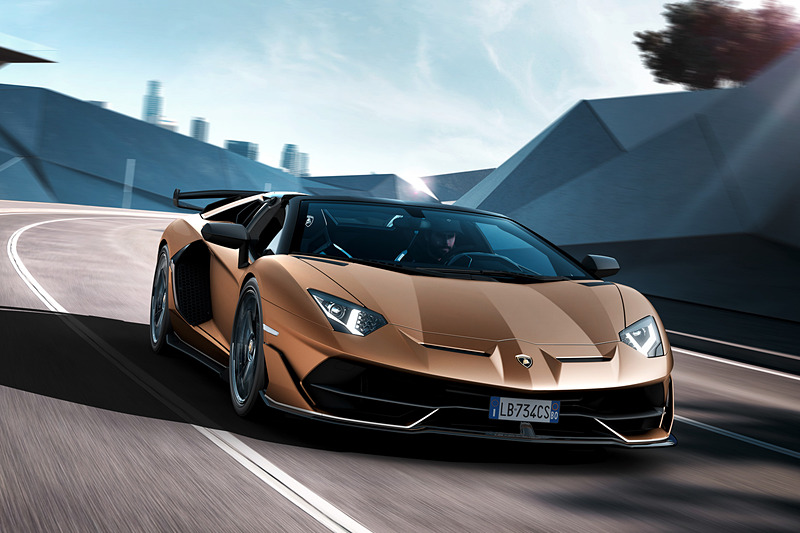 アヴェンタドール SVJ ロードスターの走行イメージ