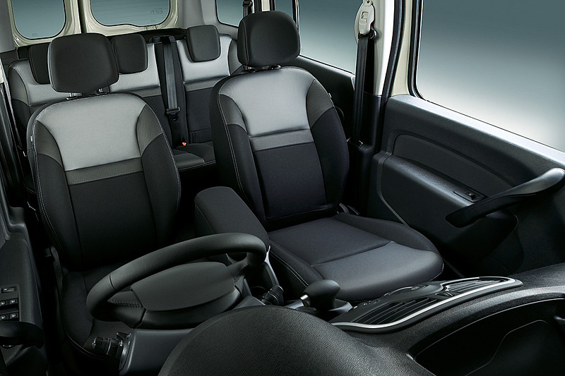 「3Dマテリアルファブリックシート」を採用するカングー クルールのインテリア