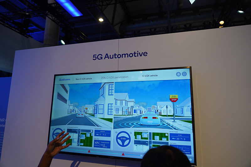 QualcommはMWC 2019のブースで5G-V2Xのデモを行なっていた