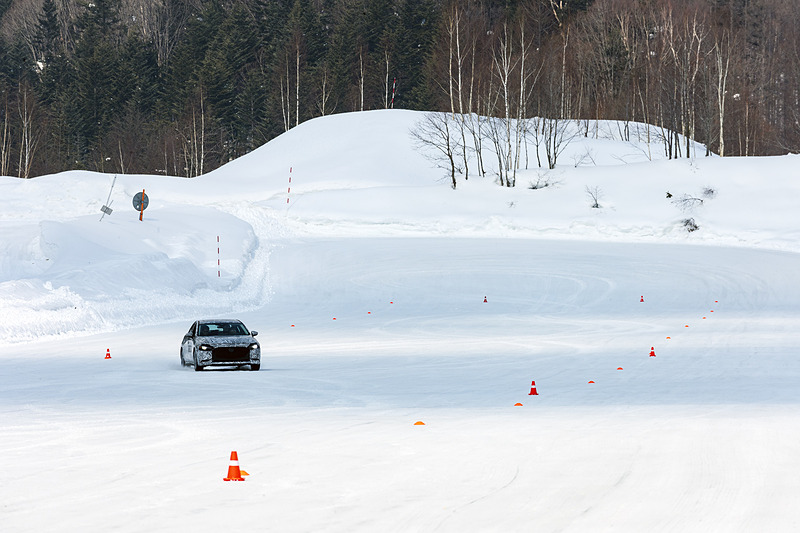 「G-Vectoring Control＋」をON/OFFできる車両でダブルレーンチェンジやスラロームを走り、システムを体感