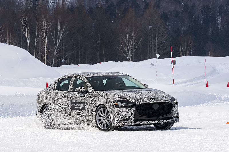 「G-Vectoring Control＋」をON/OFFできる車両でダブルレーンチェンジやスラロームを走り、システムを体感