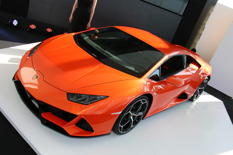 ランボルギーニのカスタマイズ部門である アドペルソナムを利用すると、300種類以上のバリエーションで外観をカスタマイズできる