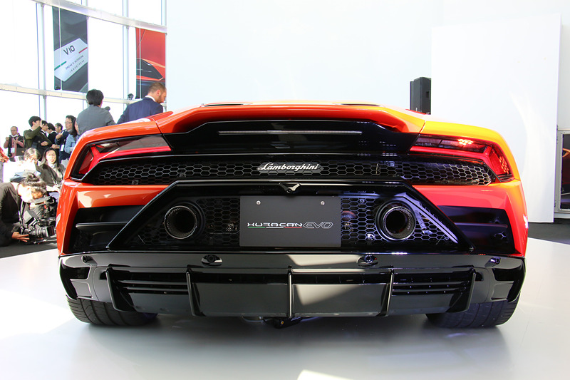 「ウラカン・ペルフォルマンテ」でも採用するV型10気筒5.2リッター 自然吸気エンジンは、最高出力470kW（640HP）/8000rpm、最大トルク600Nm/6500rpmを発生