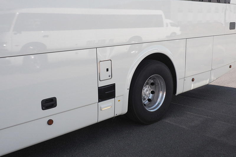 アクティブサイドガードアシスト用のミリ波レーダーは後輪の少し前にある黒い部分