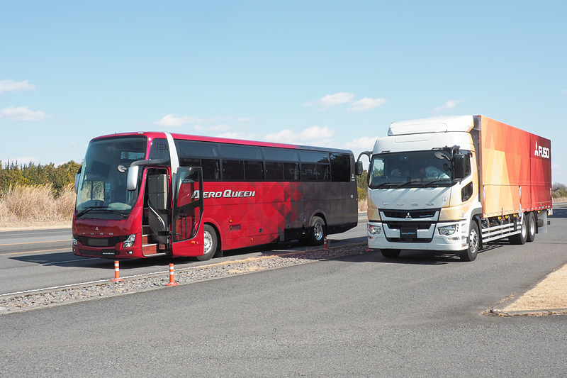 エアロクィーンと大型トラックのスーパーグレート