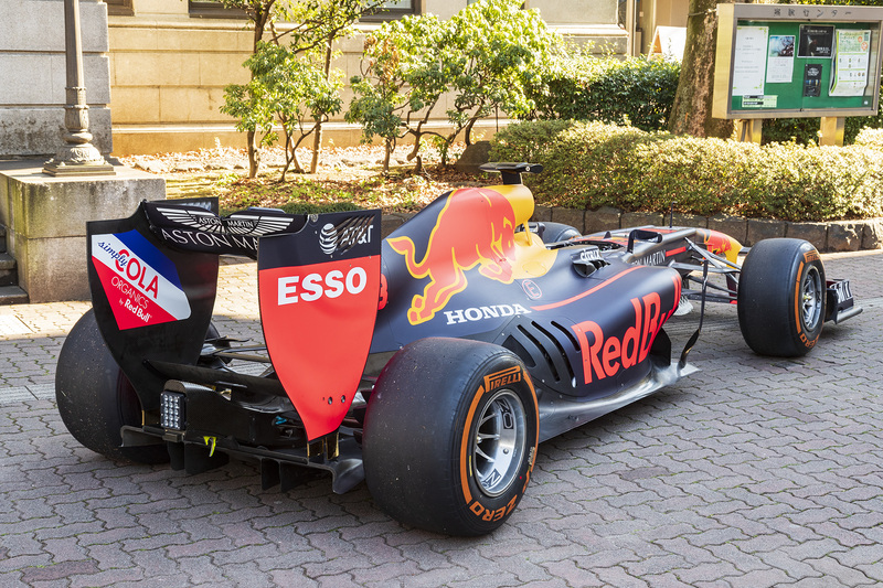 シャシーは各地のイベントなどで使用されている2011年型のRB7のようだ