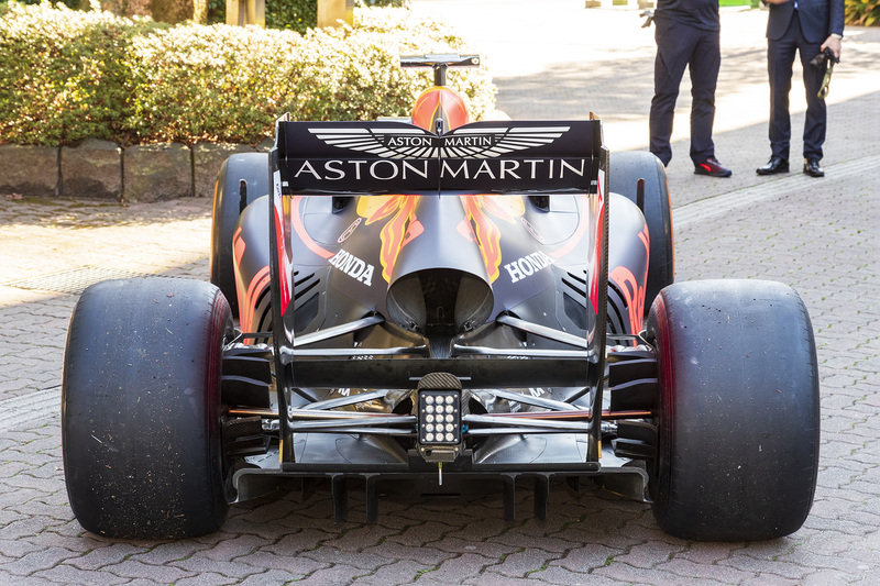 シャシーは各地のイベントなどで使用されている2011年型のRB7のようだ