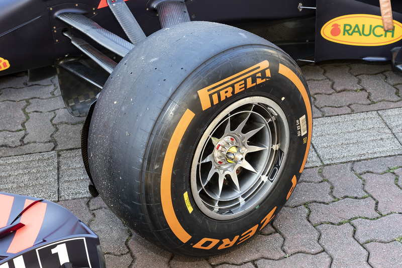 シャシーは各地のイベントなどで使用されている2011年型のRB7のようだ