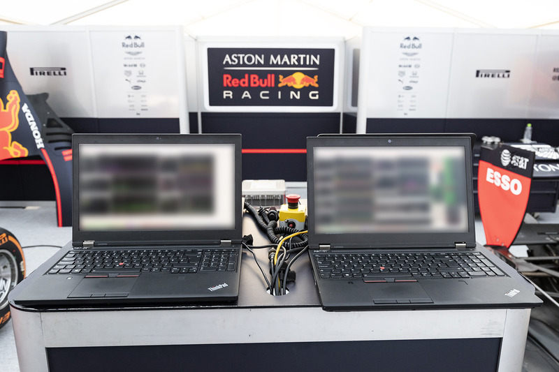 Thinkpad P1が並ぶ