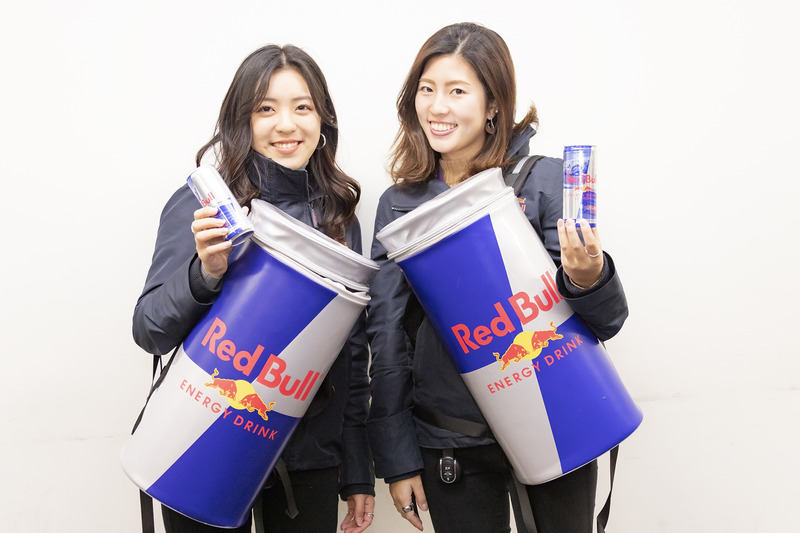 参加者には発売されたばかりのレッドブル×ホンダの限定缶レッドブルが配られた