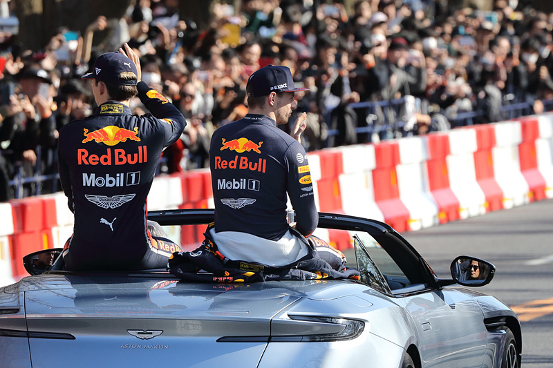 ショーラン前にはアストンマーティンの「DB11 ヴォランテ」に両選手が乗り、コースの下見を兼ねてヒーローラン