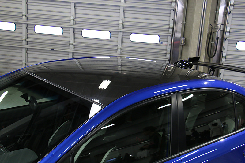 コンプリートカー「S209」。デトロイトショーに展示された車両は白いボディカラーだったが、今回の展示モデルはWRブルーのボディとなっている