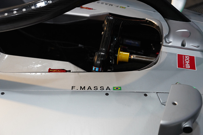 マシンの左右に書かれたマッサ選手の名前