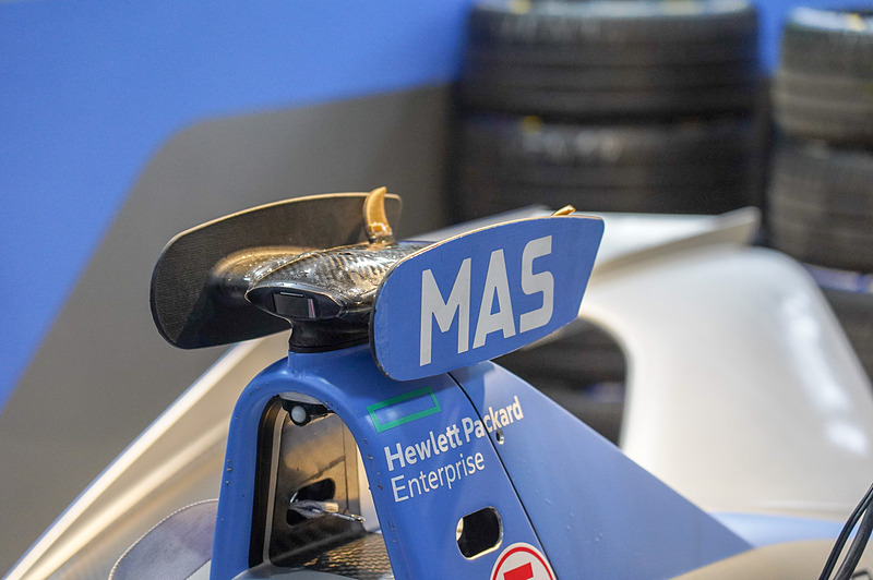 カメラ部にも「MAS」の表示