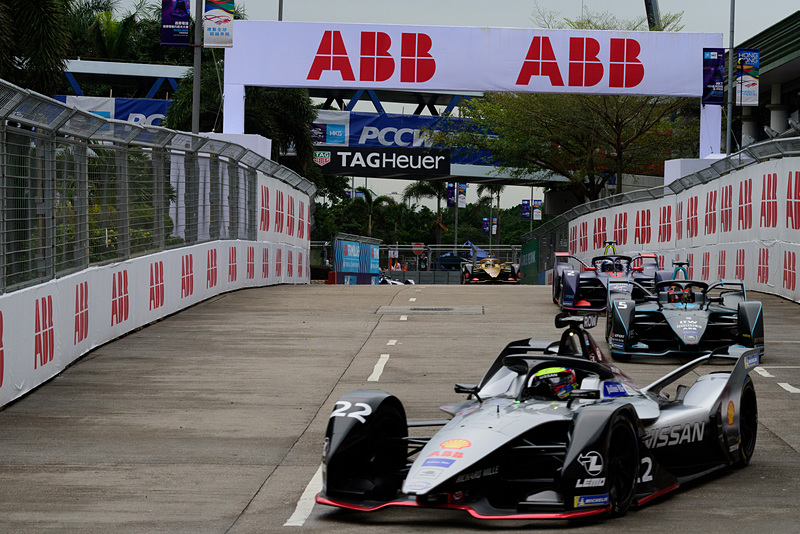 レース序盤、オリバー・ローランド選手（22号車 Nissan e.dams/Nissan IM01）がトップに立つ