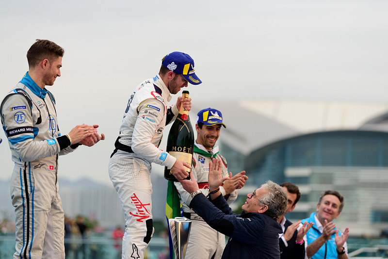 1位はサム・バード選手、2位はエドアルド・モルタラ選手、3位はルーカス・ディグラッシ選手。その後、1位のバード選手は5秒追加で取り消しに。結果は確定