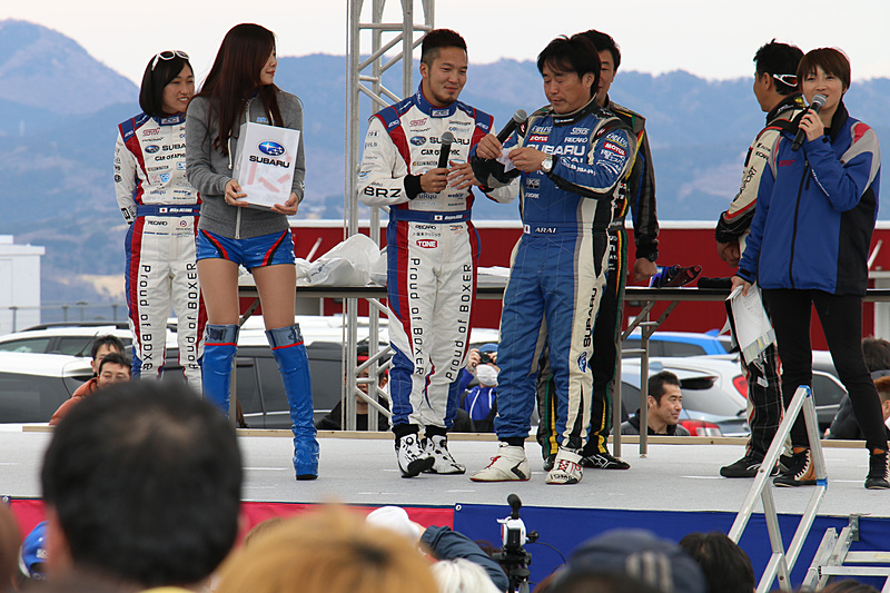 イベントステージで抽選を実施