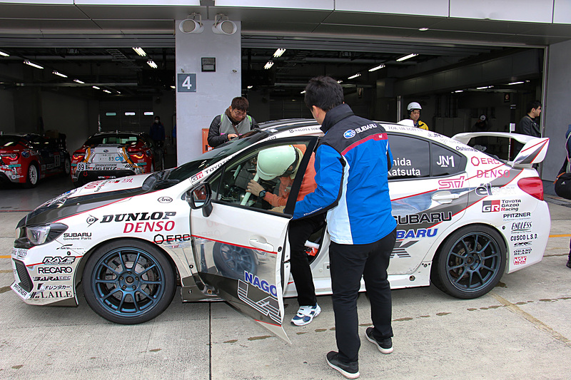 全日本ラリー参戦マシンとして改造された「WRX STI」で同乗走行が行なわれた