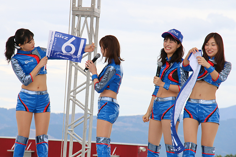 ステージでは、4人そろっての初登場となった2019年のSUBARU BRZ GT300レースクイーン「BREEZE」のフォトセッションも実施。それぞれ自己紹介した後には今シーズンのオリジナルグッズを紹介した