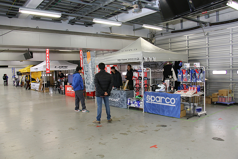 ピット内にも複数のブースが展開された