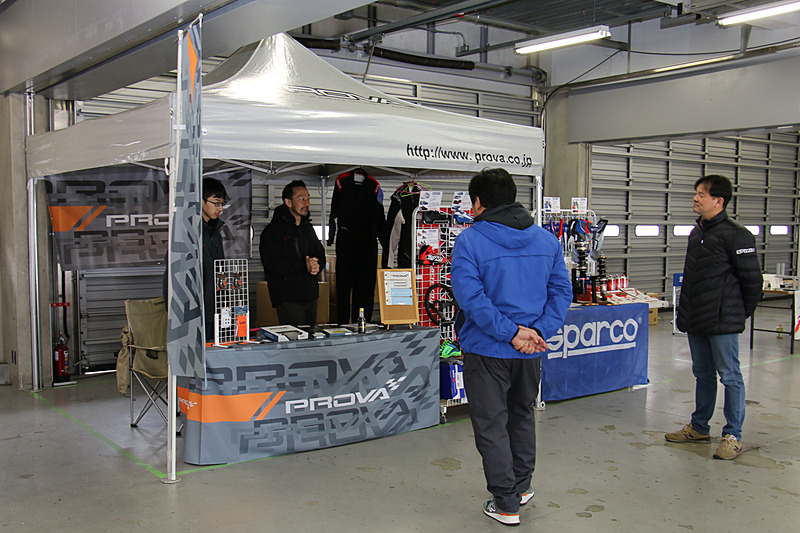 ピット内にも複数のブースが展開された