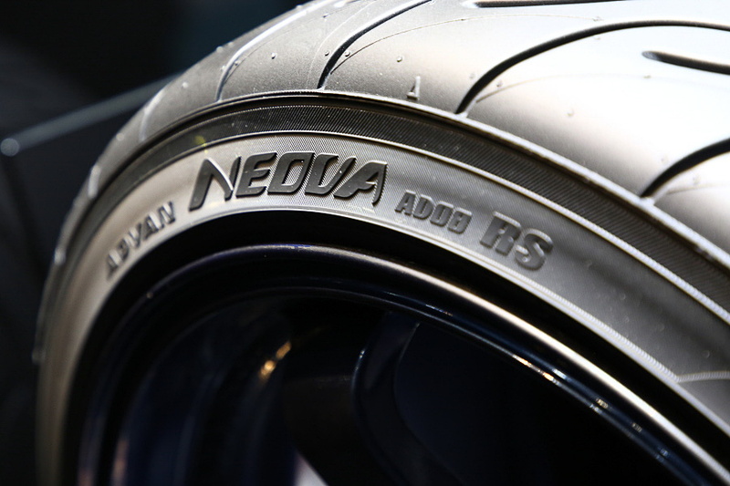 欧州専用モデルとなるADVAN NEOVA AD08RSは、フェイスリフトされて登場