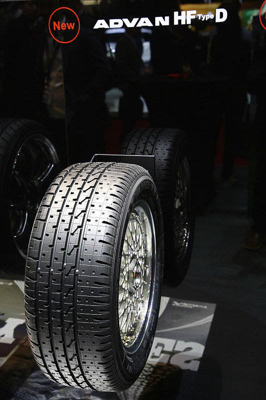 クラシックスポーツカー向けに開発された「ADVAN HF Type D」