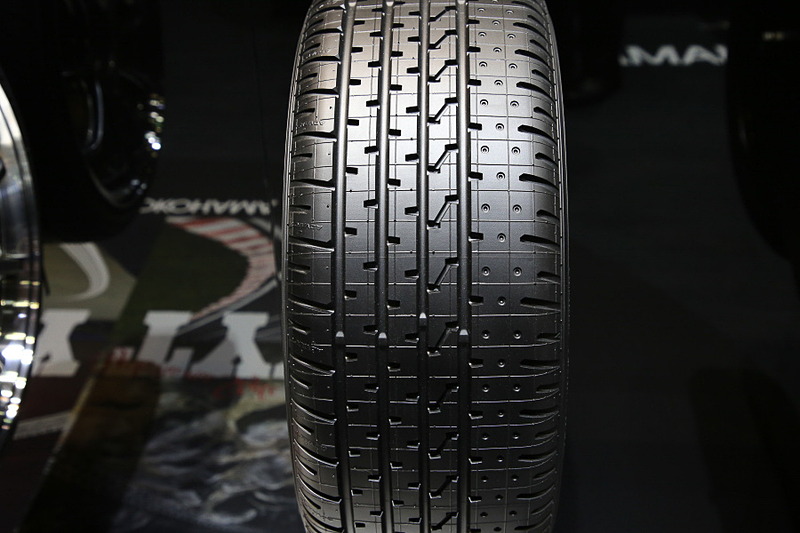 クラシックスポーツカー向けに開発された「ADVAN HF Type D」