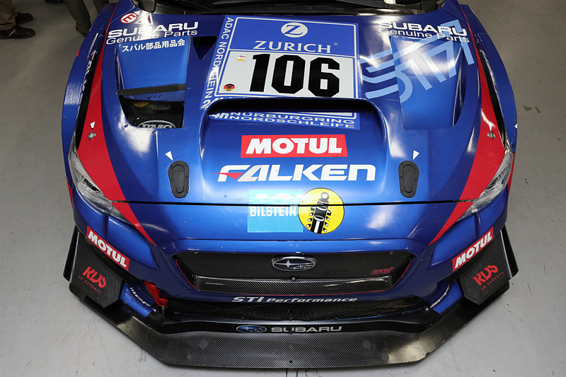 ニューモデル（左）と2016年仕様（右）のフロント比較