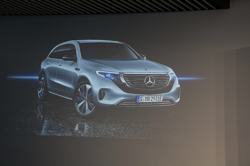 日本で初めての展示となったEV「EQC」についても触れていた。気になる主要諸元は、航続距離400km以上、非同期式モーターｘ2による4輪駆動で出力300kW/408hp、最大トルク765Nm、0-100km/h加速5.1秒