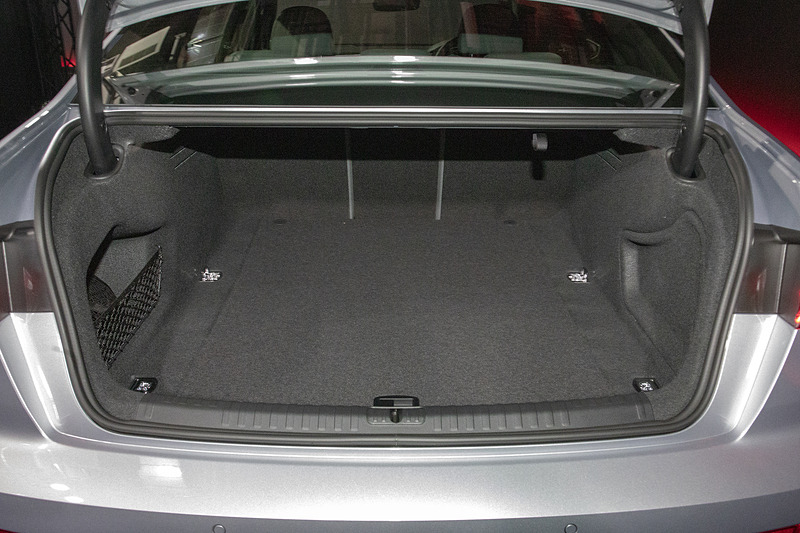 A6 セダンのトランクルーム